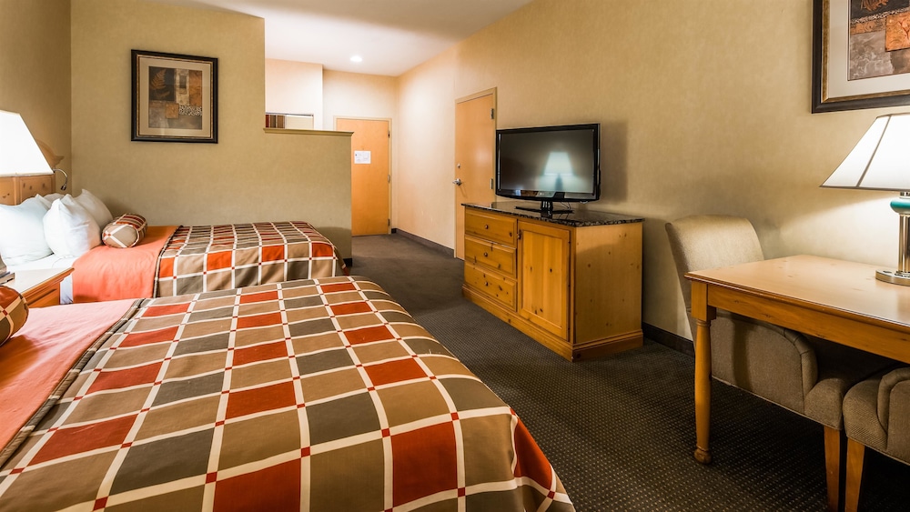 Best Western Plus Revere Inn & Suites