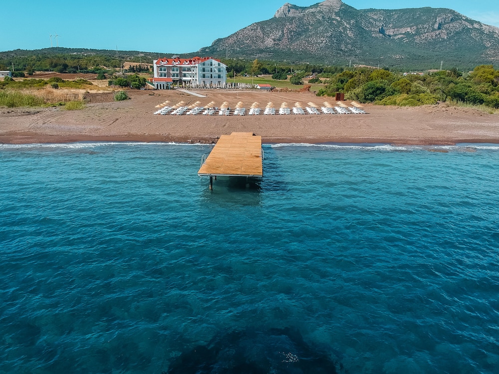 Acroter Hotel & Spa