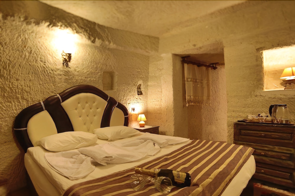 Kayatas Cave Suites