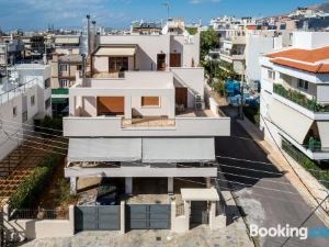 Leo - Unique Glyfada Apartment