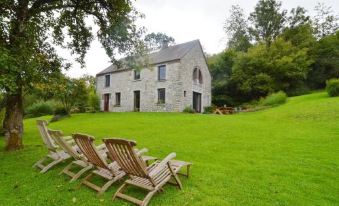 Quaint Holiday Home in Robechies Amid Meadows