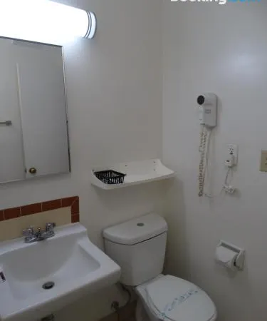 Santa Fe Motel Tehachapi by Hotel O