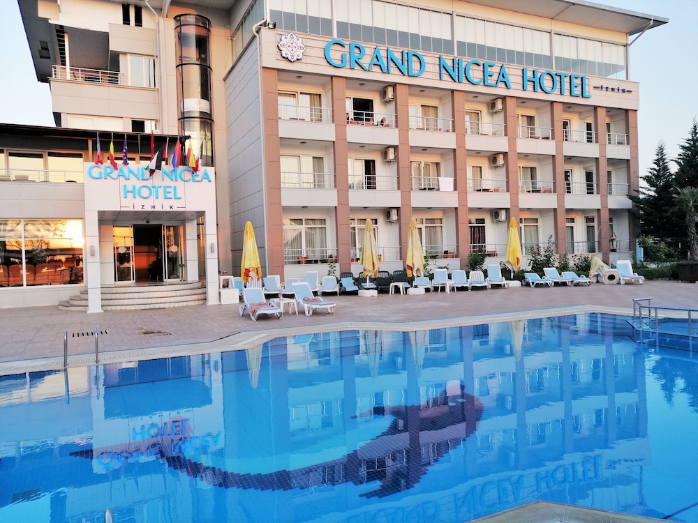 Grand Nicea Hotel