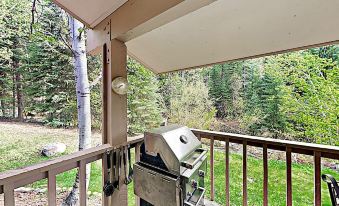 New Listing! Updated W/ Sauna, Near Ski Lift 2 Bedroom Townhouse