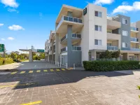 Quality Suites Pioneer Sands Hotels in Fairy Meadow
