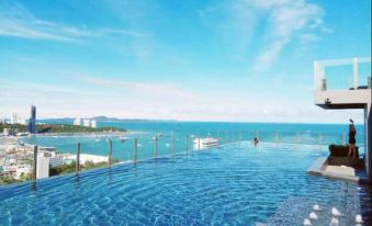 Sea view apartment the base pattaya center