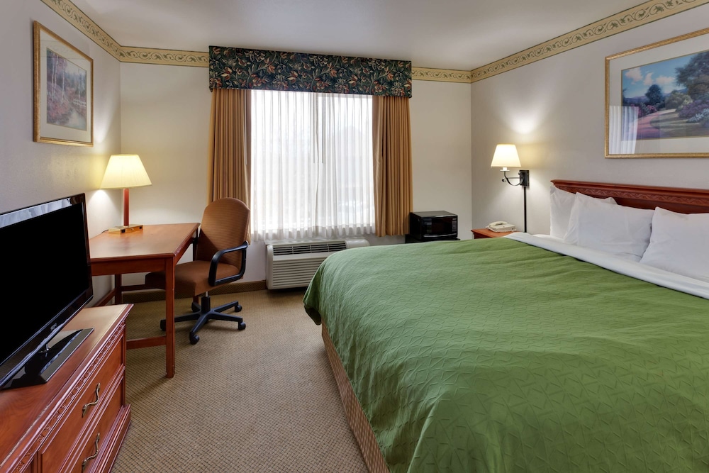 Country Inn & Suites by Radisson, Fresno North, CA