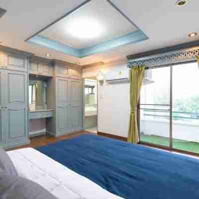 Townside luxury villa with swimming pool in the center of Chiang Mai Rooms