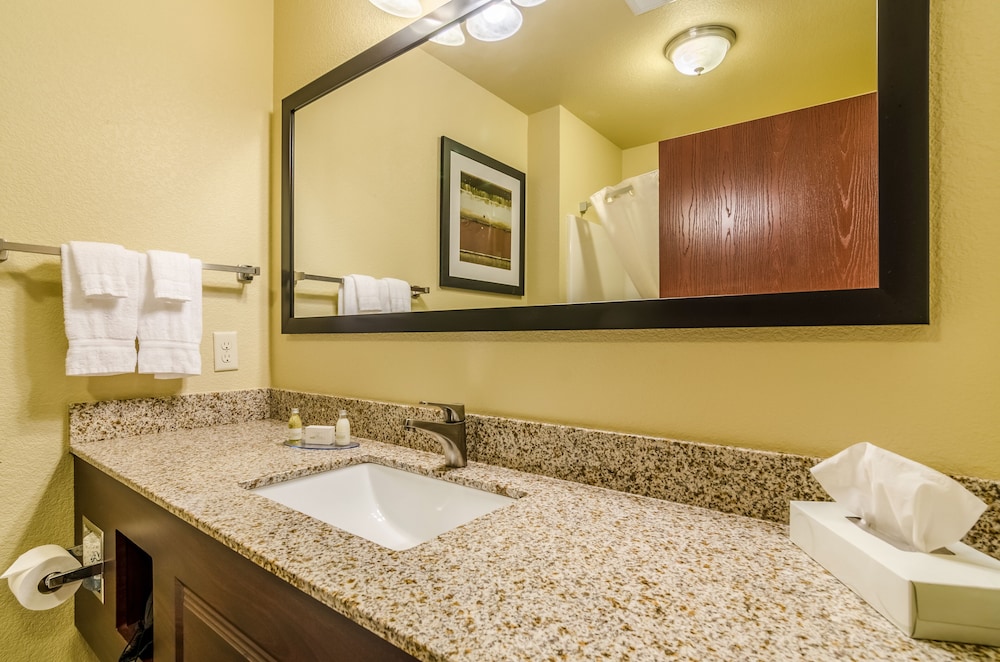 Cobblestone Hotel & Suites - McCook