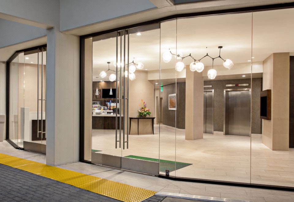 Holiday Inn Long Beach - Airport, an IHG Hotel-Long Beach Updated 2023 Room  Price-Reviews u0026 Deals | Trip.com