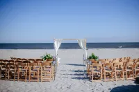 Holiday Inn Resort 希爾頓頭島，海濱 - 海滩