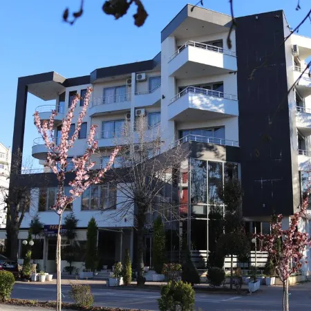 Perla Hotel Отели в г. Поградец