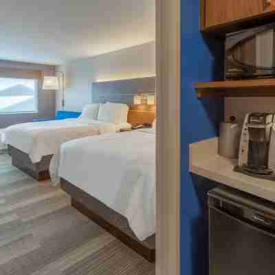 Holiday Inn Express & Suites Rice Lake Rooms