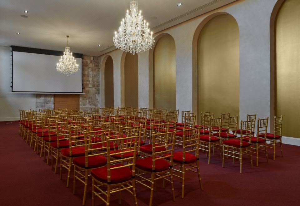 Palace Elisabeth Hvar Hotel의 고급스러운 객실 내부 디자인