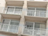 Strandhuis with Balcony Hotels in Bredene