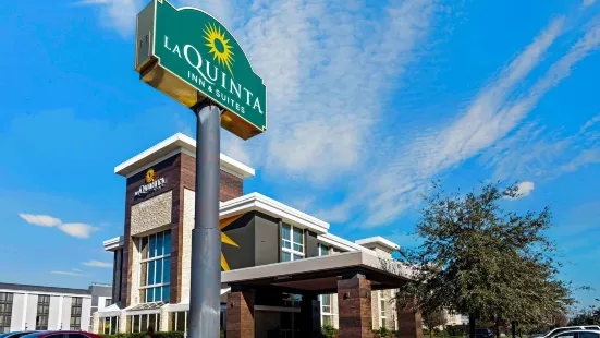 La Quinta Inn & Suites by Wyndham Dallas I-35 Walnut Hill Ln