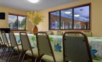 Super 8 by Wyndham Paris TN
