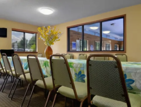 Super 8 by Wyndham Paris TN