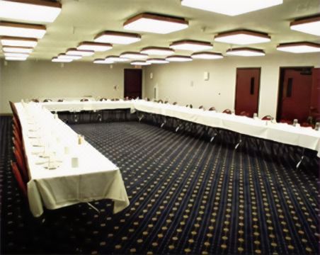 옥멀지 호텔 객실 전경