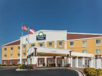 Days Inn & Suites by Wyndham Union City Hotels in Union City