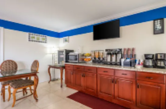 로드웨이 인 부시넬