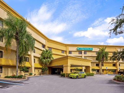 La Quinta Inn & Suites by Wyndham Miami Airport East