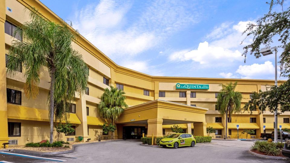 La Quinta Inn & Suites by Wyndham Miami Airport East