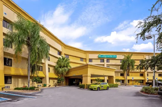 邁阿密機場東拉昆塔温德姆套房酒店