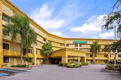La Quinta Inn & Suites by Wyndham Miami Airport East