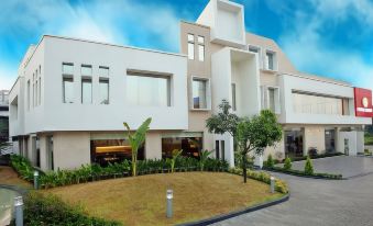 Flora Airport Hotel and Convention Centre Kochi