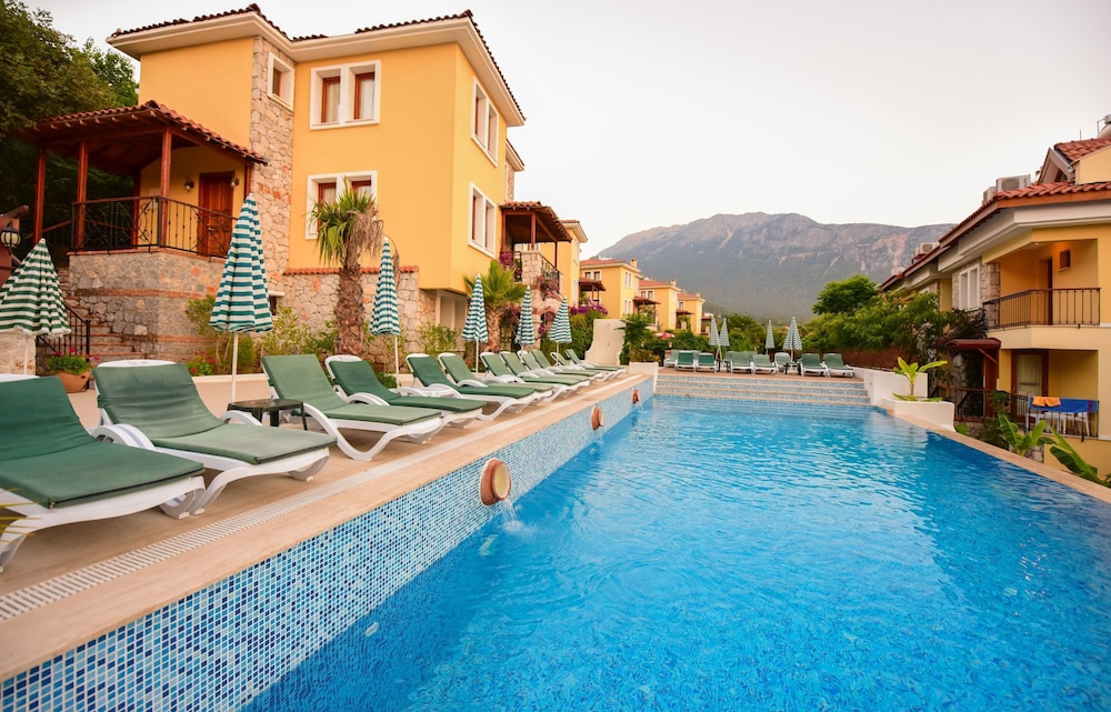 Perdikia Hill Hotel and Villas