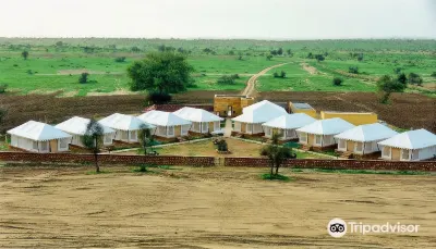 Manbha Camps & Resorts Отели рядом с достопримечательностью «ДЖИП САФАРИ КХЕРИ»