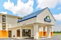 Comfort Inn Nashville - Opryland Area Hotels near Gaylord Opryland Resort Gardens