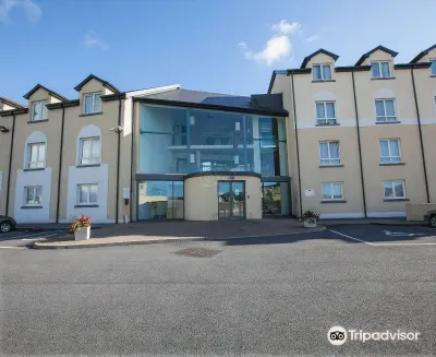 Lahinch Coast Hotel and Suites Các khách sạn ở Lahinch
