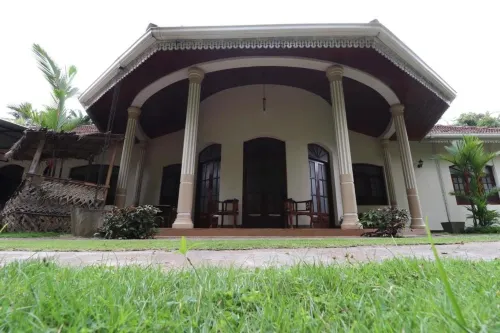 Granary Home Stay Hotels in Angunawala