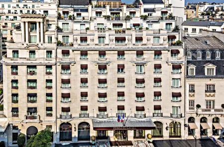 Prince de Galles, a Luxury Collection Hotel, Paris Отели рядом с достопримечательностью «Парк дэ Пранс»