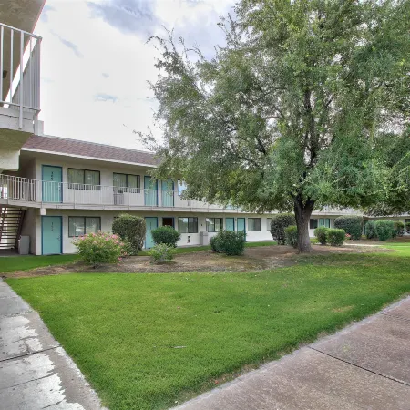 Econo Lodge Inn & Suites