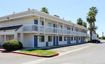 Motel 6 Coalinga, CA - East