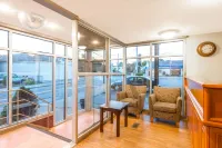 Inn on Arsenal Hotels in Newton