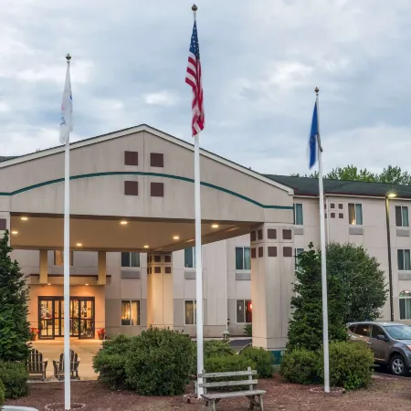 Best Western Manchester Inn Отели рядом с достопримечательностью «Арена «XL-центр»»