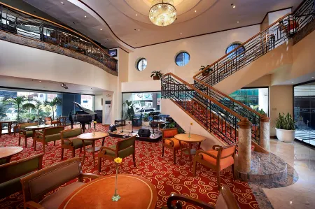 Berjaya Makati Hotel Отели рядом с достопримечательностью «The Linear Makati Tower 2»