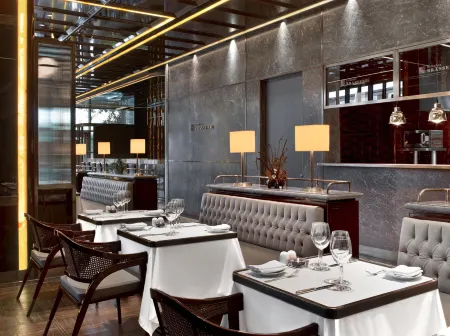 The St. Regis Istanbul Отели рядом с достопримечательностью «Библиотека Ахмеда III»