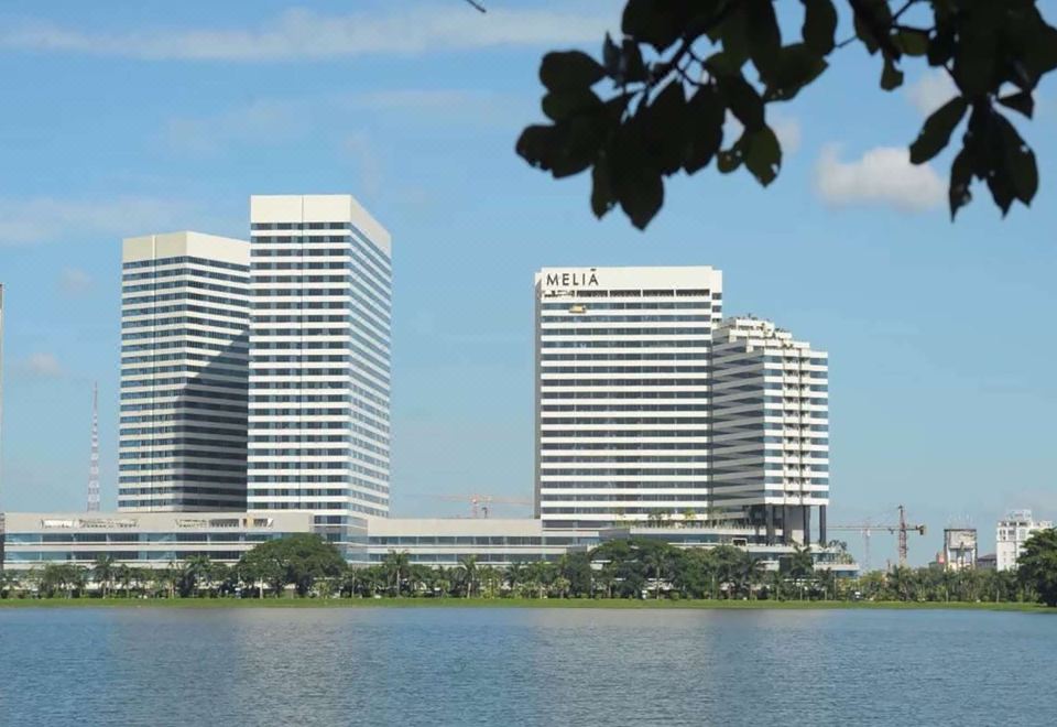 멜리아 양곤 로비