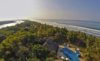 Clandestino Beach - Housity