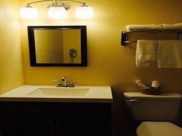 Executive Inn and Kitchenette Suites