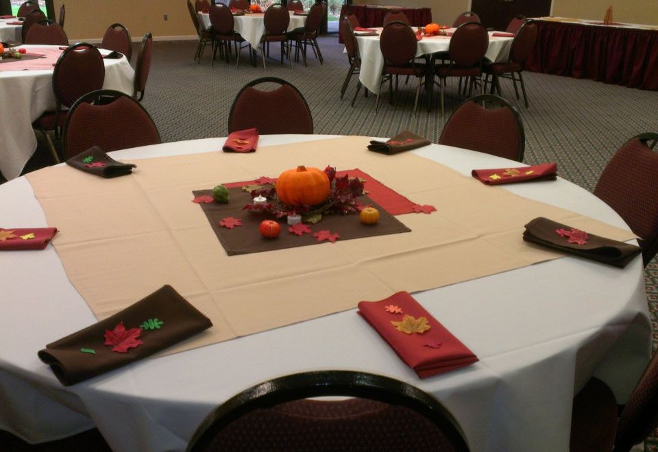 Best Western Plus Sonora Oaks Hotel and Conference CenterOver view