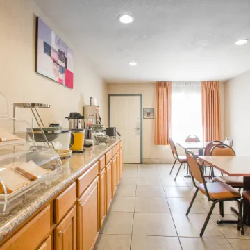 Econo Lodge Inn & Suites Lodi - Wine Country Area