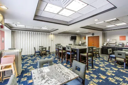 Comfort Inn & Suites Pauls Valley - City Lake Отели в г. Полс Вэлли