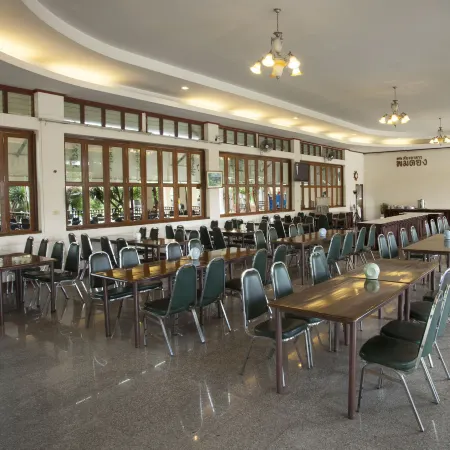 Pimann Inn Hotel Отели рядом с достопримечательностью «Музей Уб Кхам»