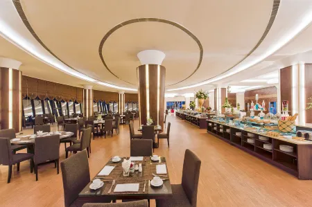 Muong Thanh Luxury Song Lam Hotel Отели рядом с достопримечательностью «Phong Phan Pagoda»